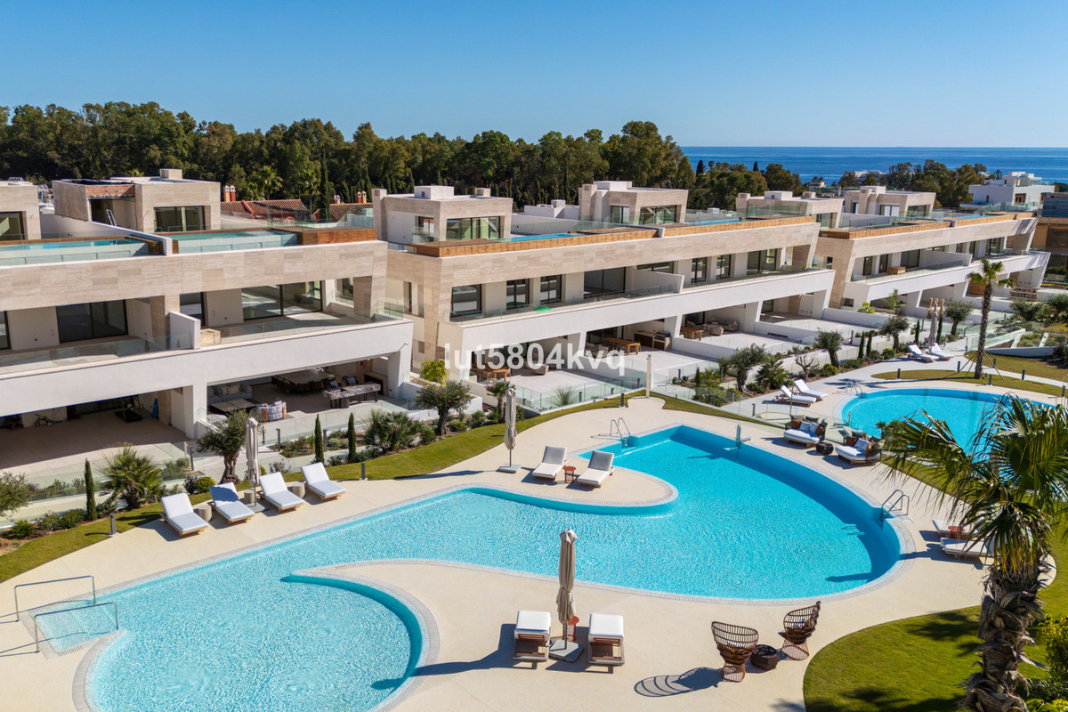 4 Bed Apartment for sale in The Golden Mile Costa Del Sol, Málaga, Spain