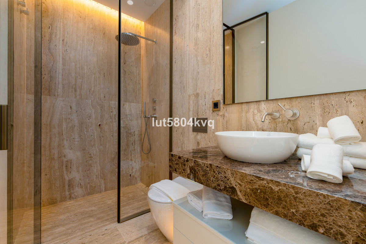 4 Bed Apartment for sale in The Golden Mile Costa Del Sol, Málaga, Spain