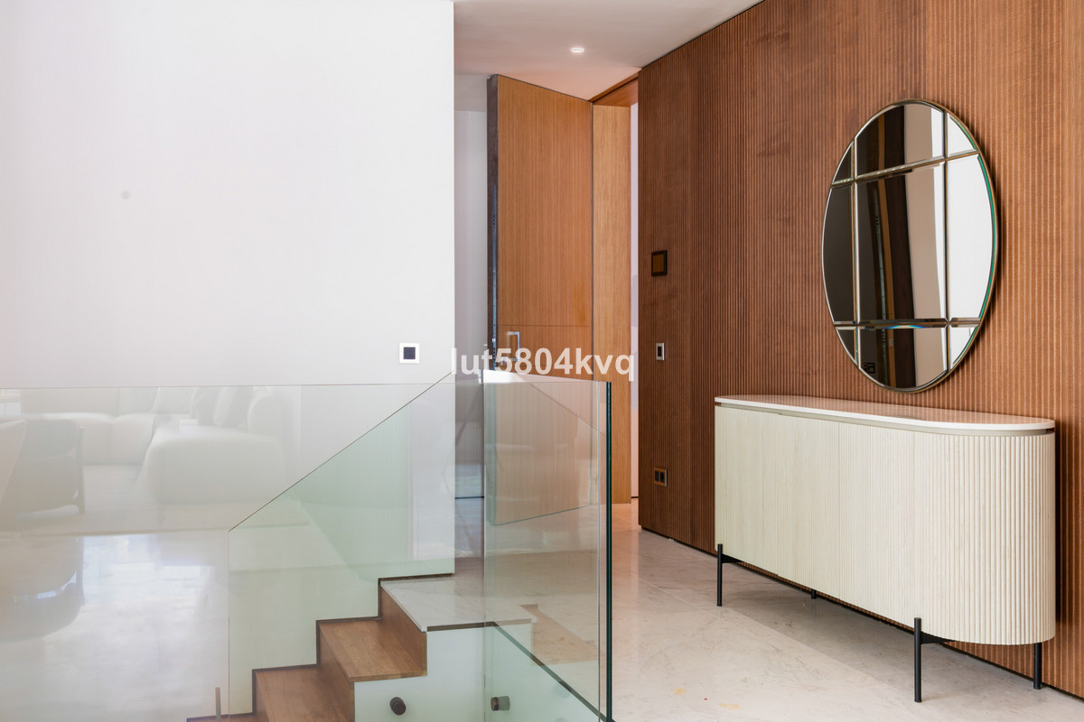 4 Bed Apartment for sale in The Golden Mile Costa Del Sol, Málaga, Spain