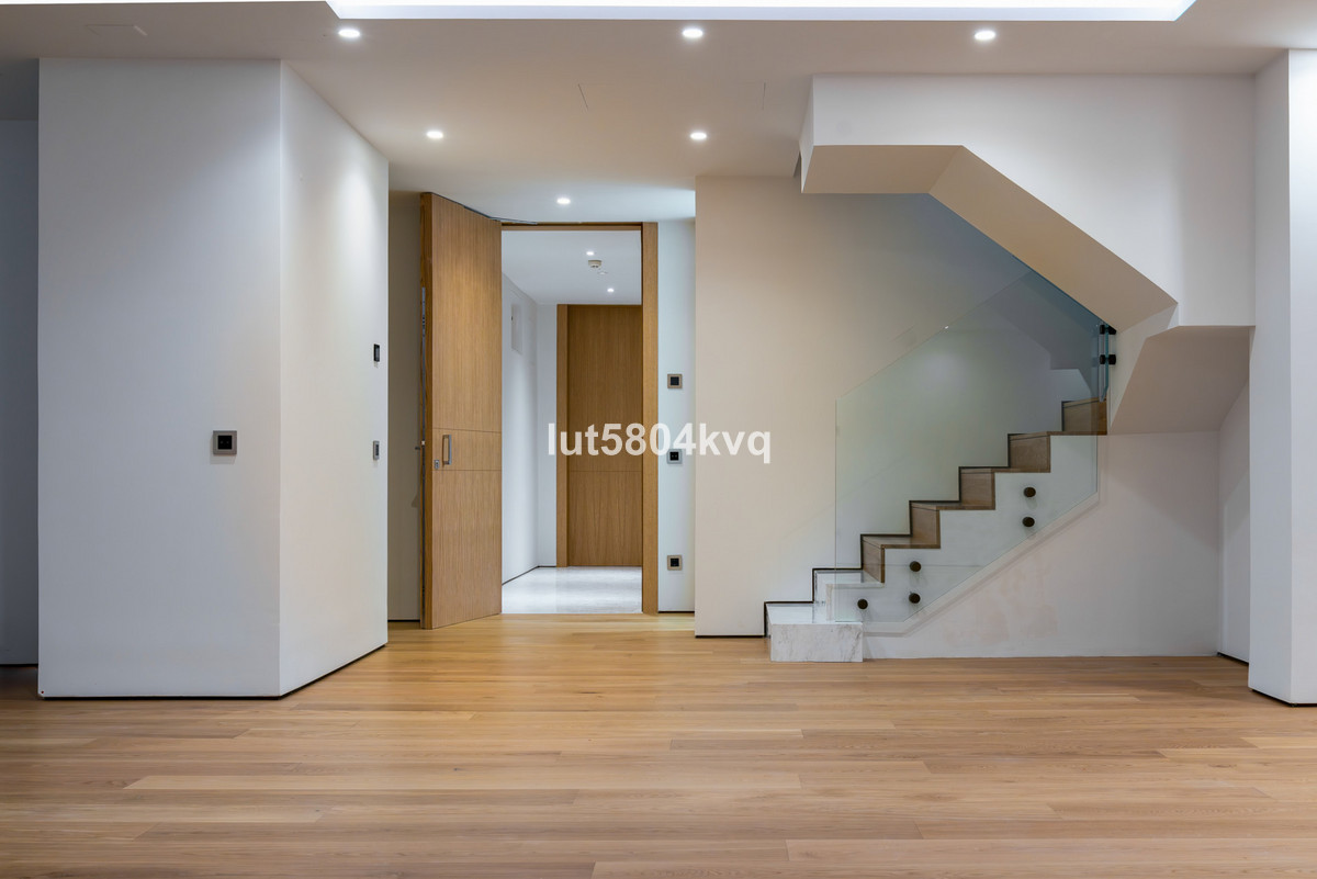 4 Bed Apartment for sale in The Golden Mile Costa Del Sol, Málaga, Spain