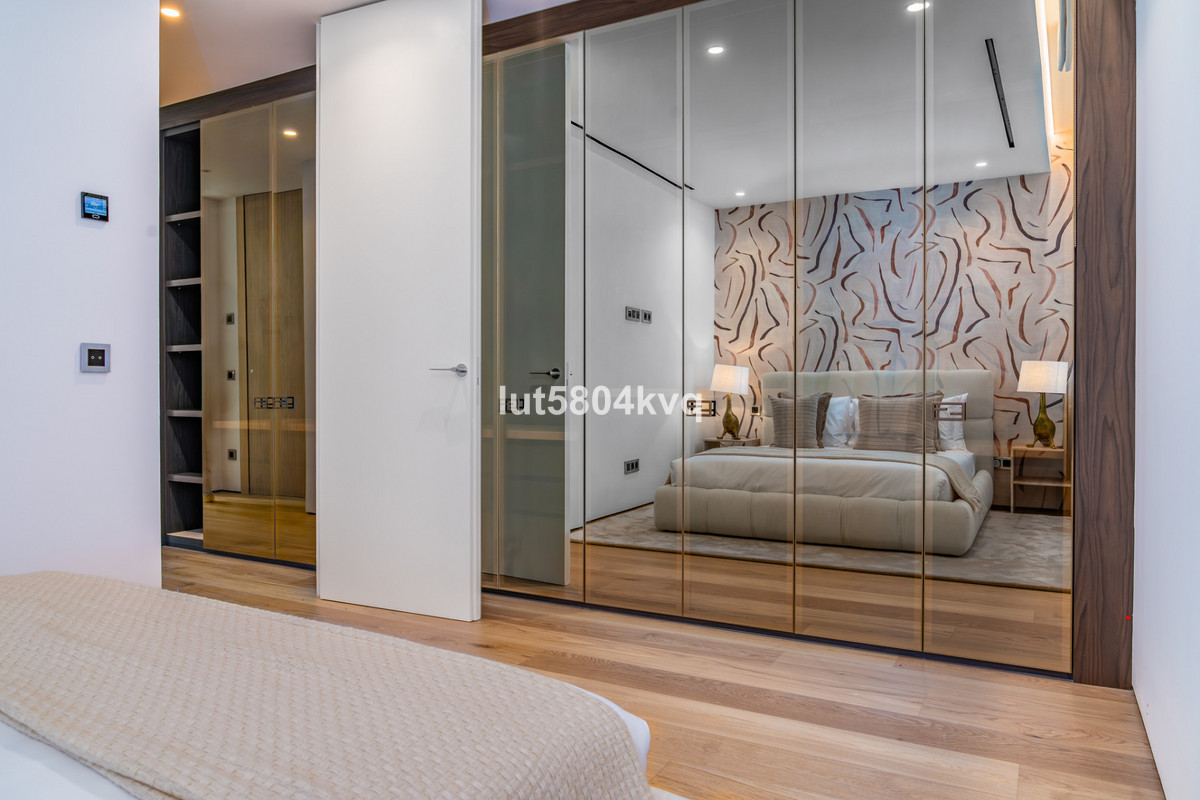 4 Bed Apartment for sale in The Golden Mile Costa Del Sol, Málaga, Spain