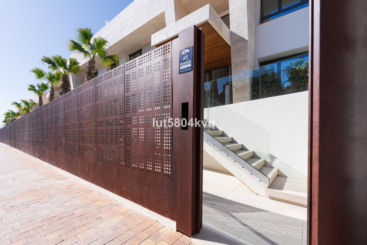 4 Bed Apartment for sale in The Golden Mile Costa Del Sol, Málaga, Spain