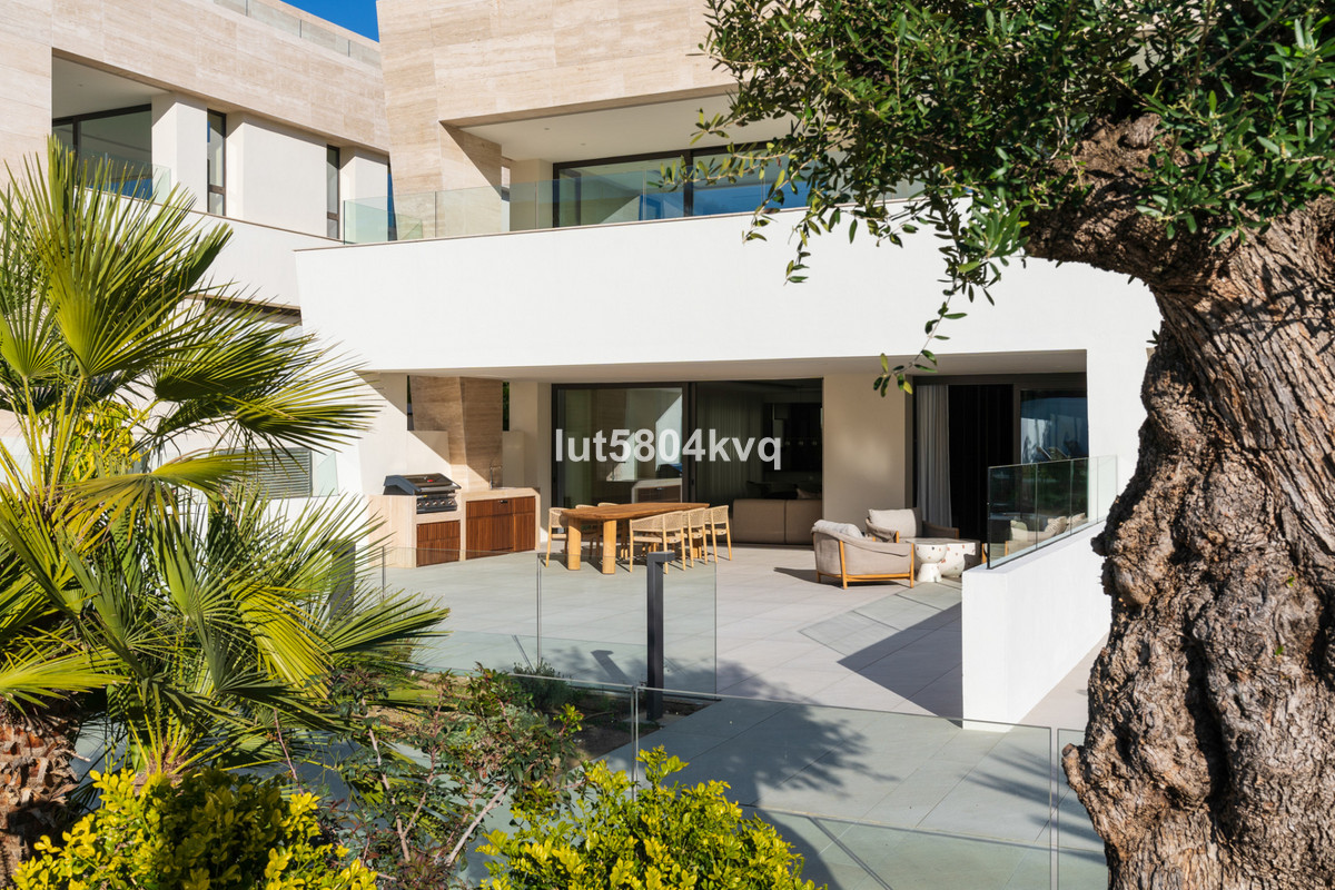 4 Bed Apartment for sale in The Golden Mile Costa Del Sol, Málaga, Spain