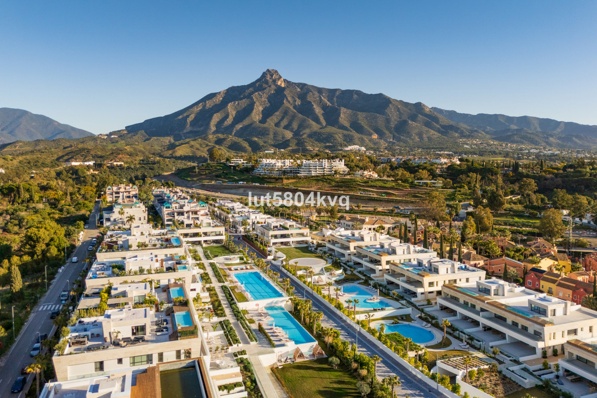 4 Bed Apartment for sale in The Golden Mile Costa Del Sol, Málaga, Spain