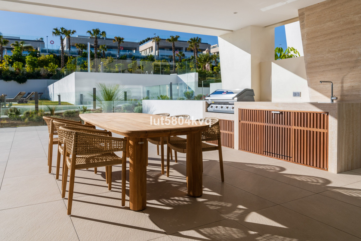 4 Bed Apartment for sale in The Golden Mile Costa Del Sol, Málaga, Spain