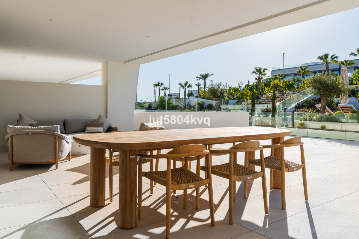 4 Bed Apartment for sale in The Golden Mile Costa Del Sol, Málaga, Spain