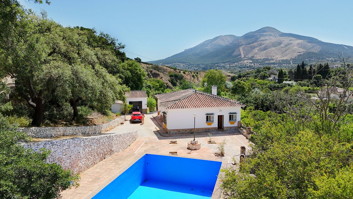 3 Bed Townhouse for sale in Alhaurín El Grande Costa Del Sol, Málaga, Spain