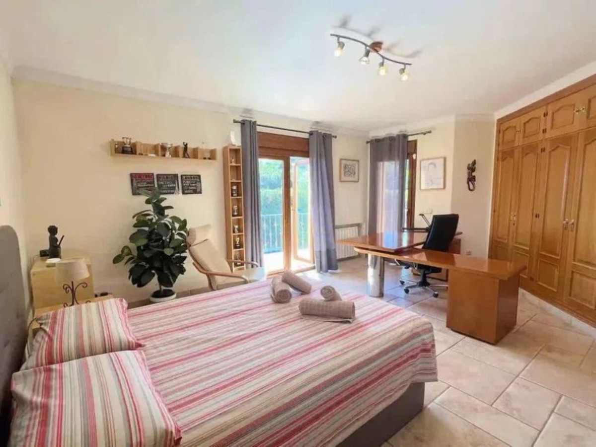 5 Bed Townhouse for sale in Los Flamingos Costa Del Sol, Málaga, Spain
