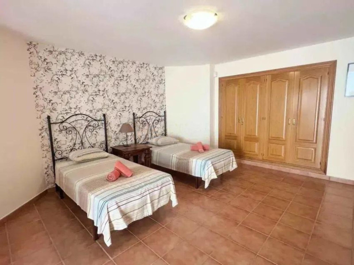 5 Bed Townhouse for sale in Los Flamingos Costa Del Sol, Málaga, Spain