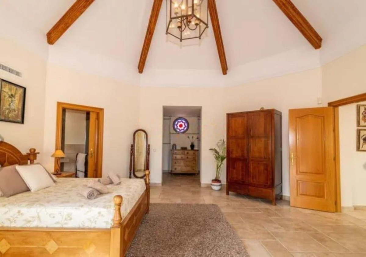 5 Bed Townhouse for sale in Los Flamingos Costa Del Sol, Málaga, Spain