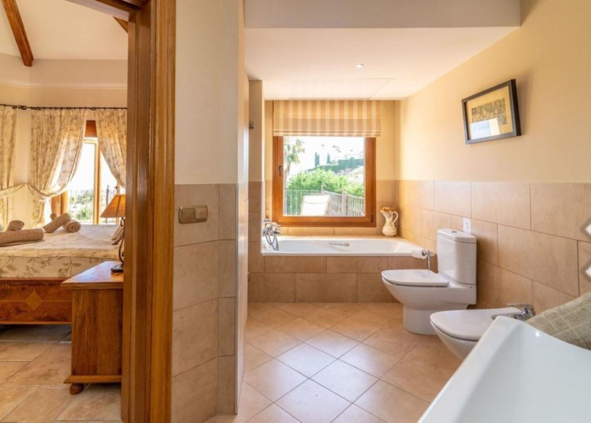 5 Bed Townhouse for sale in Los Flamingos Costa Del Sol, Málaga, Spain