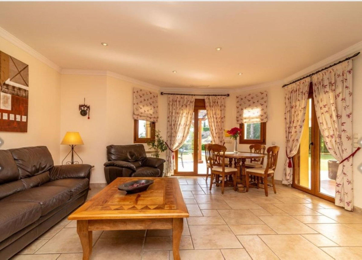 5 Bed Townhouse for sale in Los Flamingos Costa Del Sol, Málaga, Spain