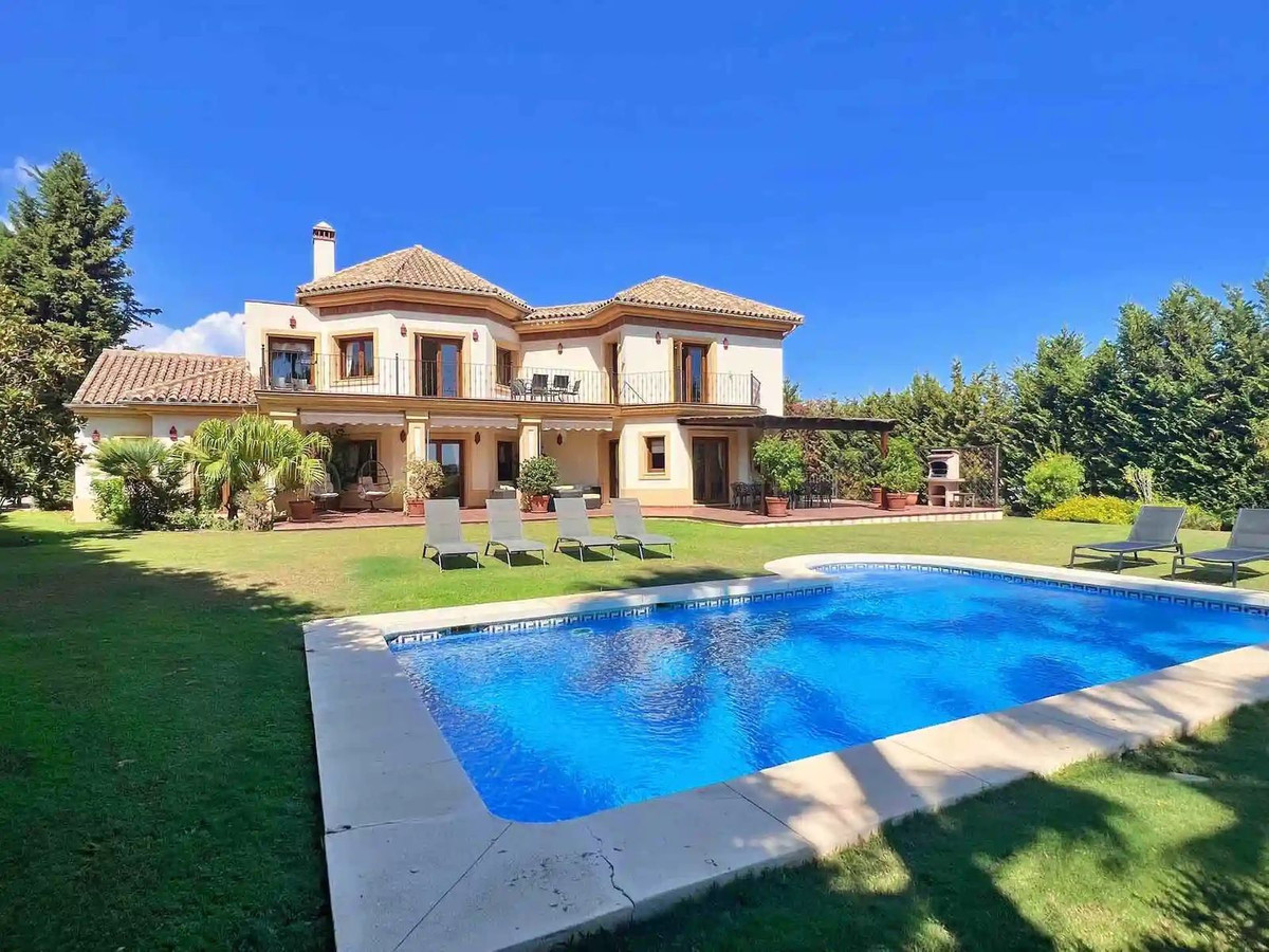 5 Bed Townhouse for sale in Los Flamingos Costa Del Sol, Málaga, Spain