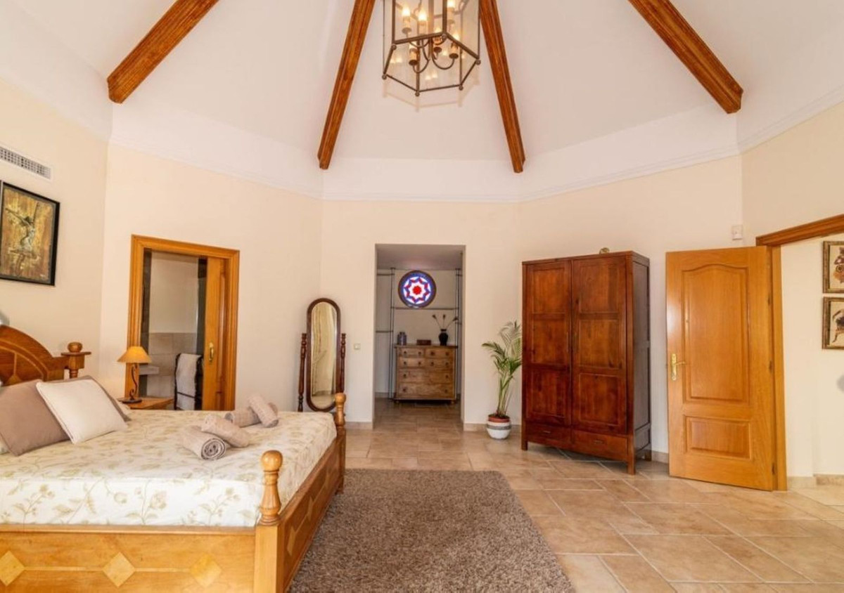 5 Bed Townhouse for sale in Los Flamingos Costa Del Sol, Málaga, Spain