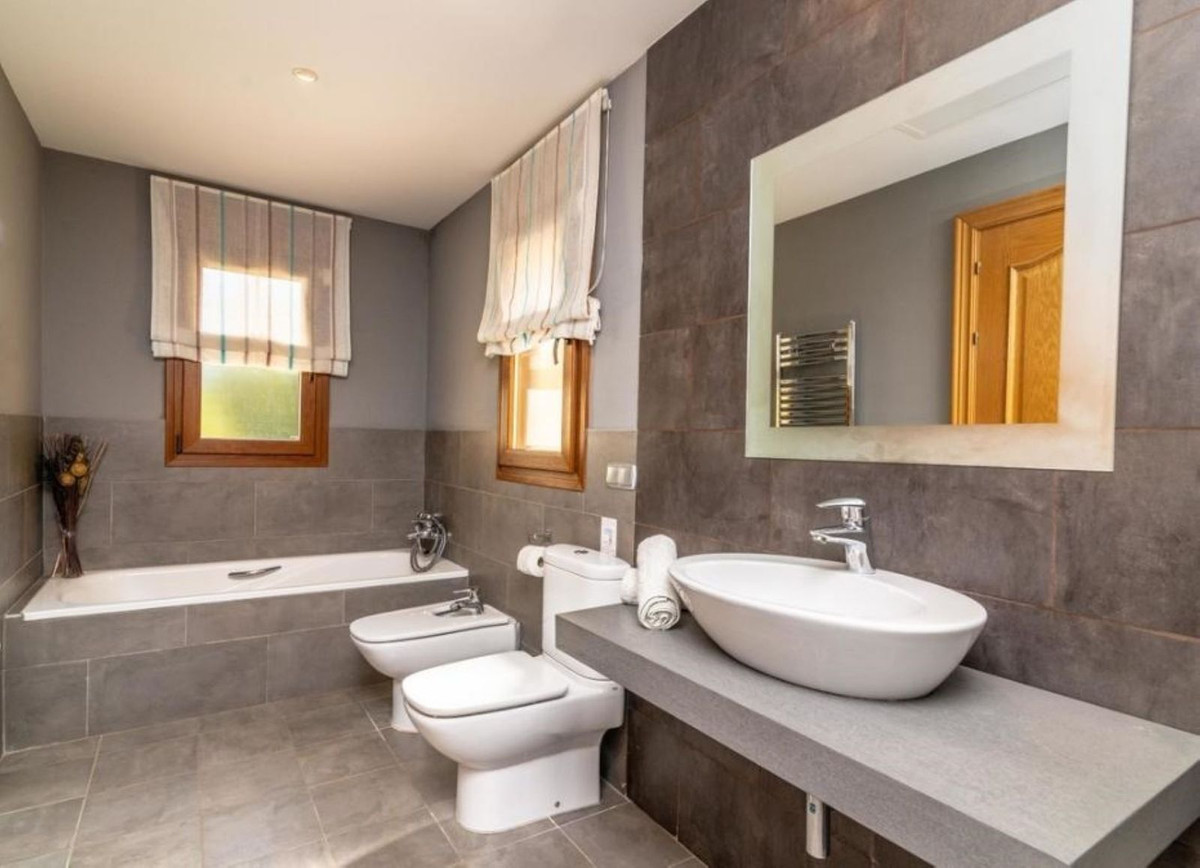 5 Bed Townhouse for sale in Los Flamingos Costa Del Sol, Málaga, Spain