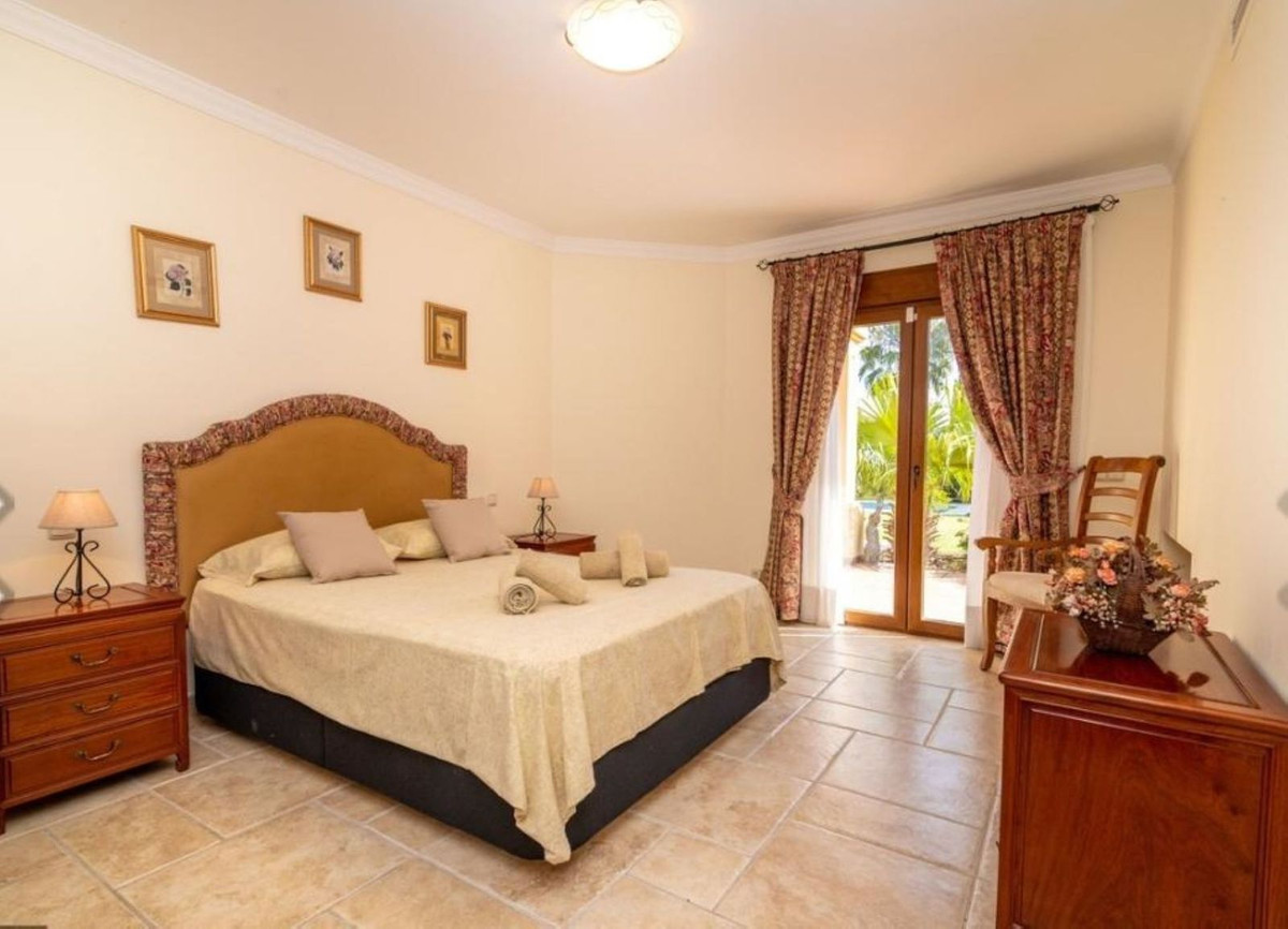 5 Bed Townhouse for sale in Los Flamingos Costa Del Sol, Málaga, Spain