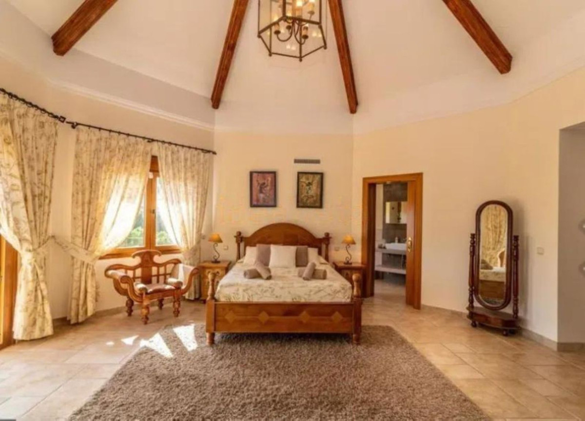 5 Bed Townhouse for sale in Los Flamingos Costa Del Sol, Málaga, Spain