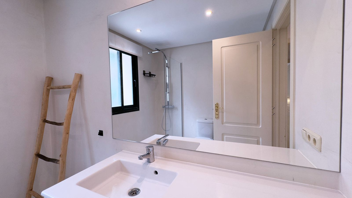 2 Bed Apartment for sale in Nueva Andalucía Costa Del Sol, Málaga, Spain