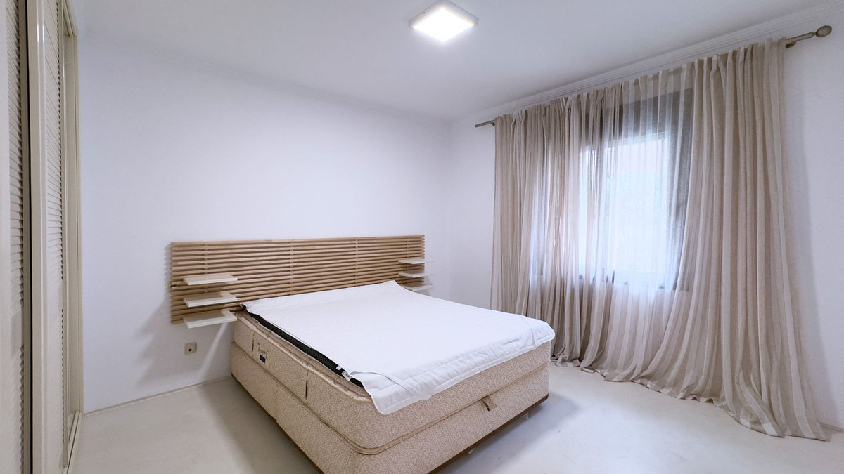 2 Bed Apartment for sale in Nueva Andalucía Costa Del Sol, Málaga, Spain