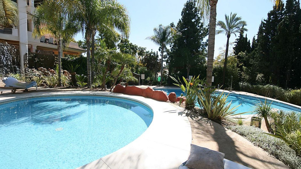 2 Bed Apartment for sale in Nueva Andalucía Costa Del Sol, Málaga, Spain