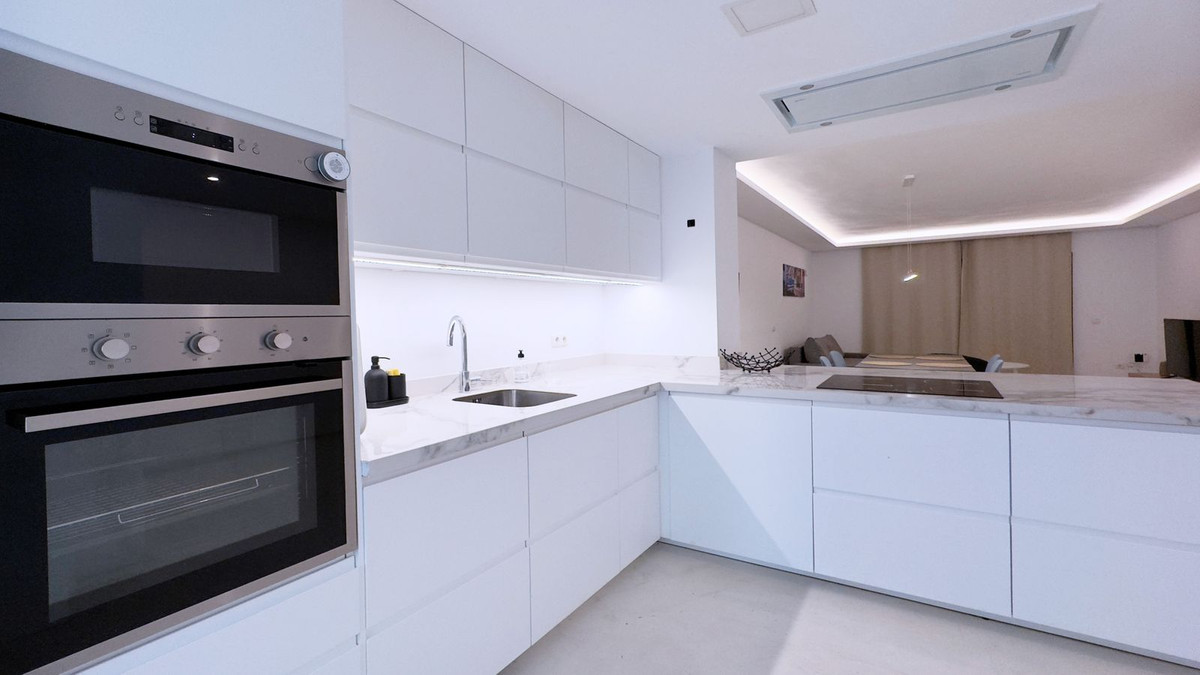 2 Bed Apartment for sale in Nueva Andalucía Costa Del Sol, Málaga, Spain