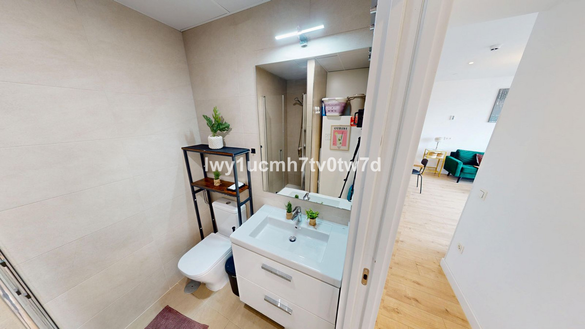 Se vende Apartamento Planta Media de 2 dormitorios en Málaga Ciudad, Málaga, España