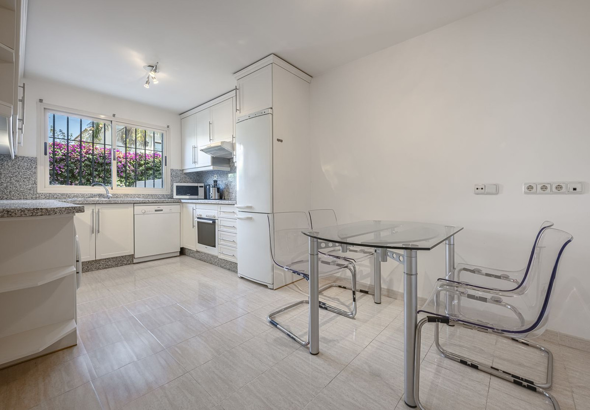 4 Bed Townhouse for sale in Nueva Andalucía Costa Del Sol, Málaga, Spain
