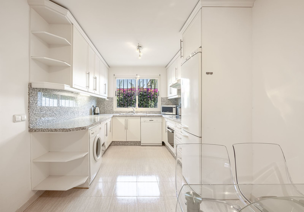 4 Bed Townhouse for sale in Nueva Andalucía Costa Del Sol, Málaga, Spain