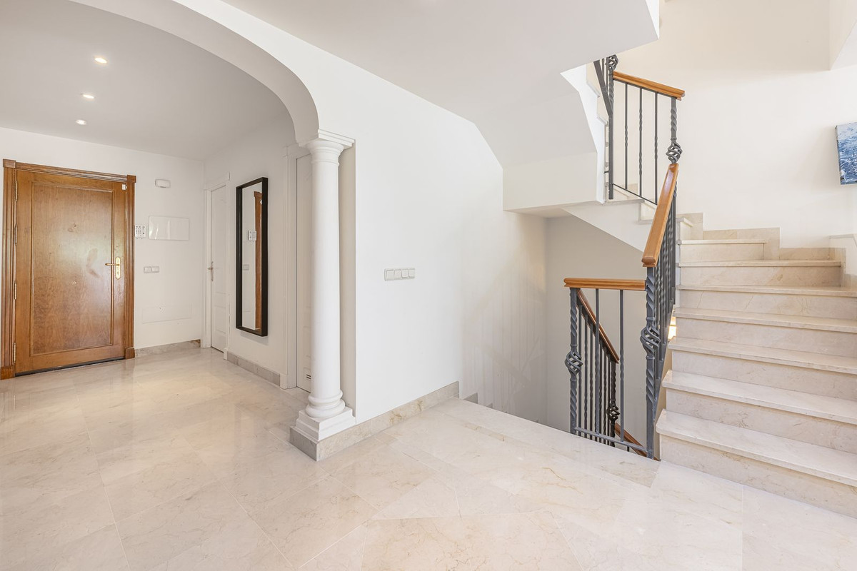 4 Bed Townhouse for sale in Nueva Andalucía Costa Del Sol, Málaga, Spain