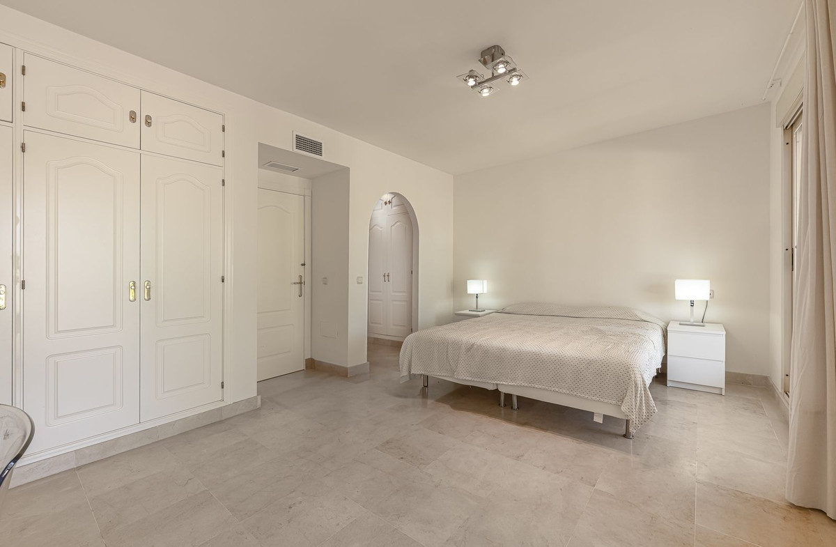 4 Bed Townhouse for sale in Nueva Andalucía Costa Del Sol, Málaga, Spain