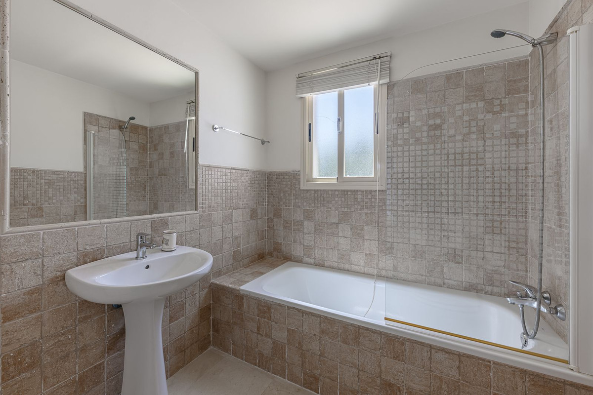 4 Bed Townhouse for sale in Nueva Andalucía Costa Del Sol, Málaga, Spain