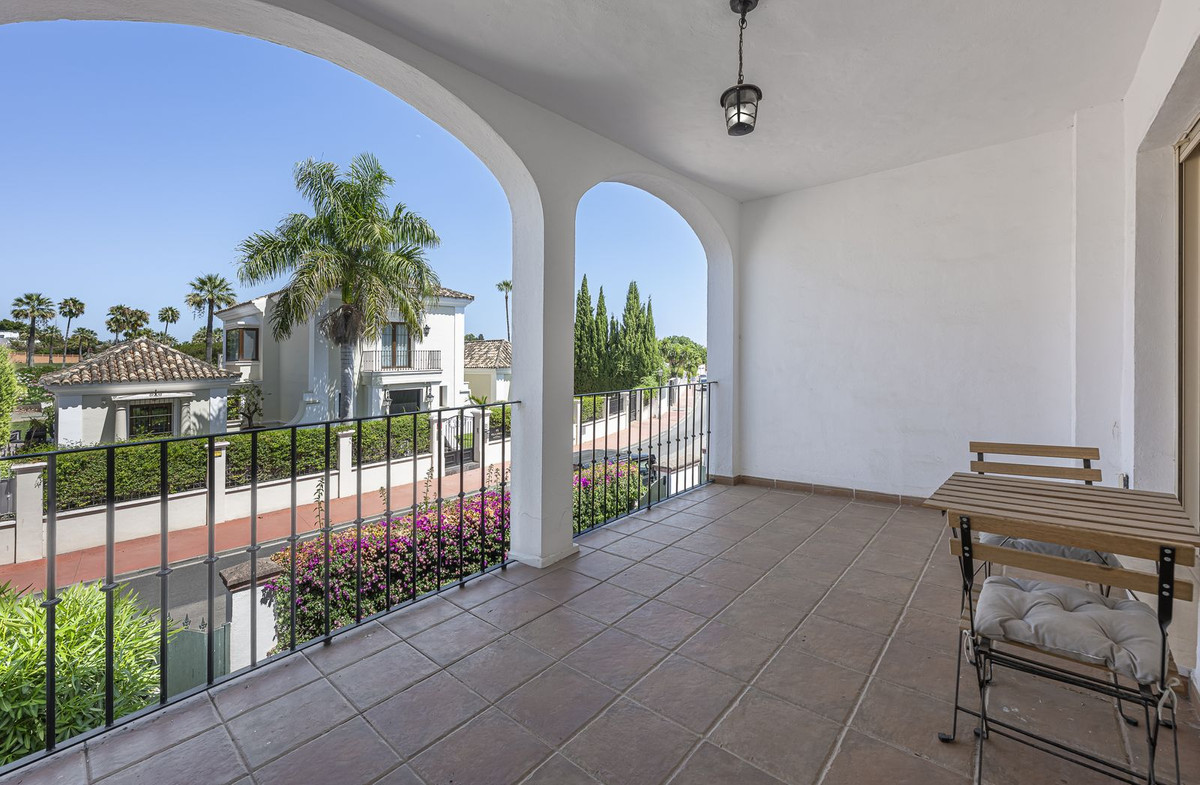 4 Bed Townhouse for sale in Nueva Andalucía Costa Del Sol, Málaga, Spain