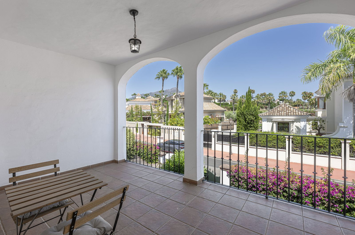 4 Bed Townhouse for sale in Nueva Andalucía Costa Del Sol, Málaga, Spain