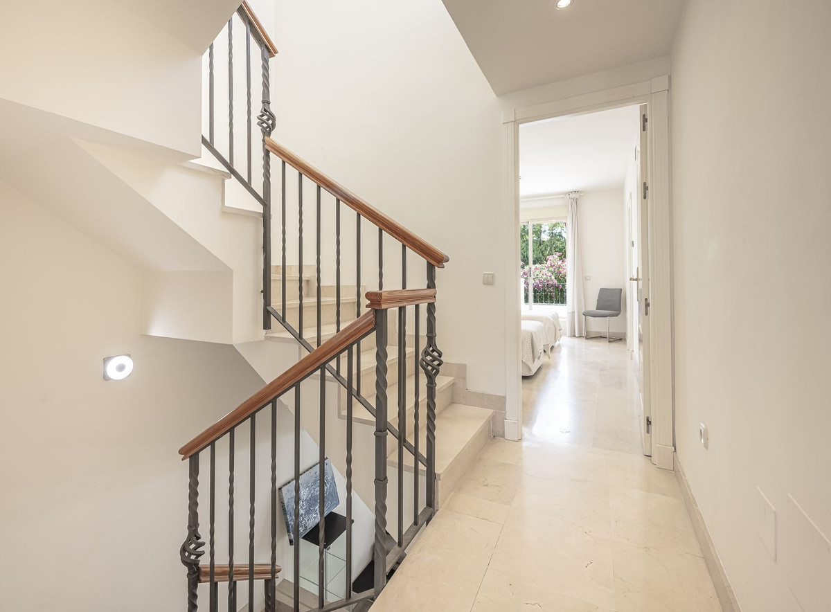 4 Bed Townhouse for sale in Nueva Andalucía Costa Del Sol, Málaga, Spain