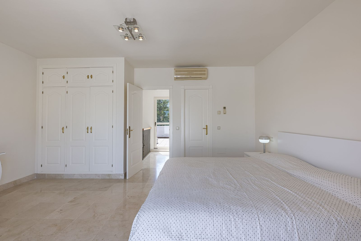 4 Bed Townhouse for sale in Nueva Andalucía Costa Del Sol, Málaga, Spain