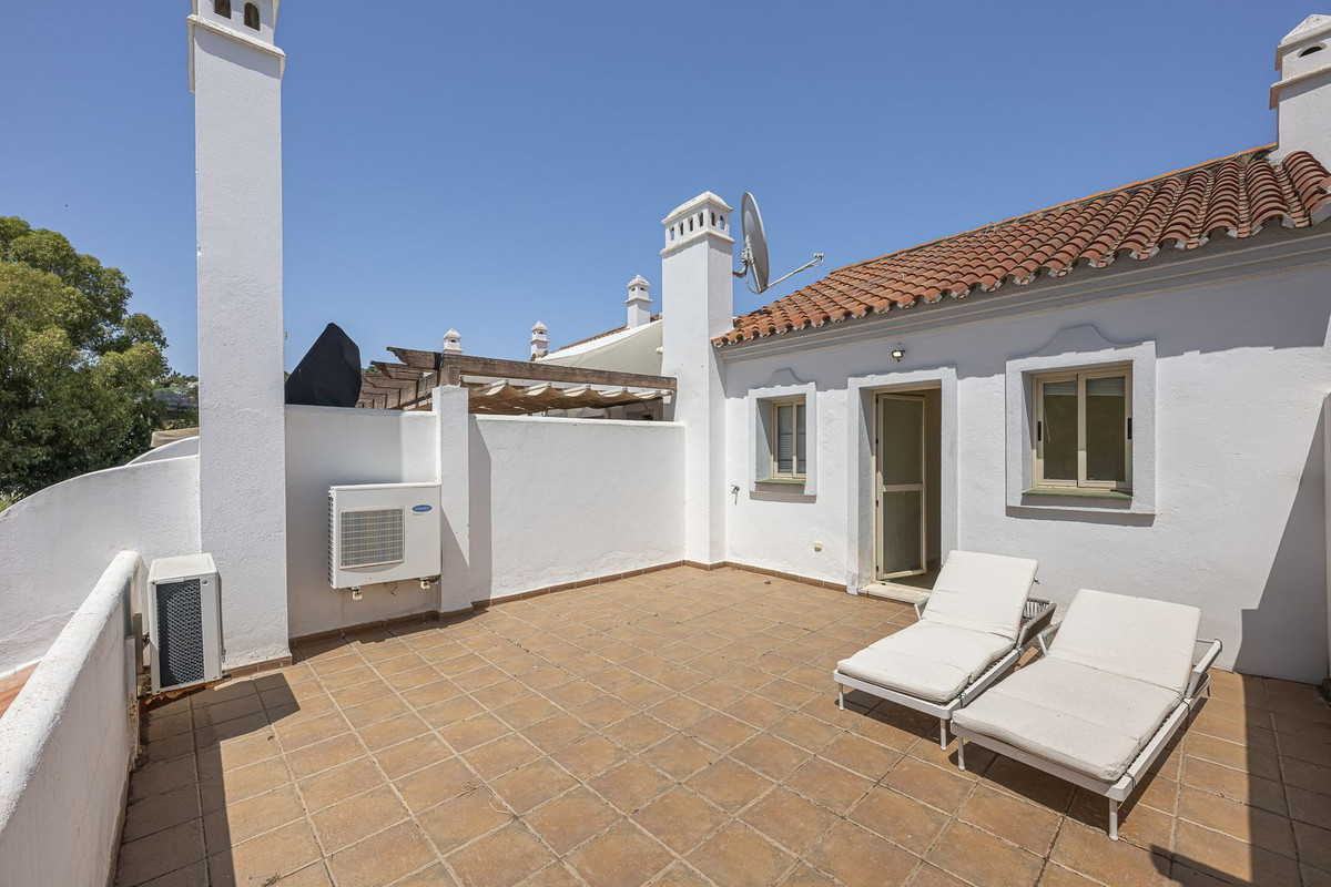 4 Bed Townhouse for sale in Nueva Andalucía Costa Del Sol, Málaga, Spain