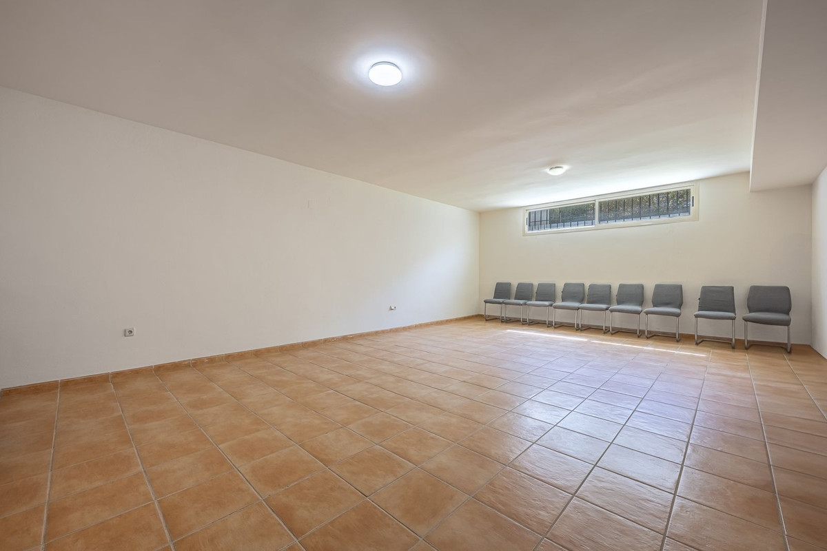 4 Bed Townhouse for sale in Nueva Andalucía Costa Del Sol, Málaga, Spain