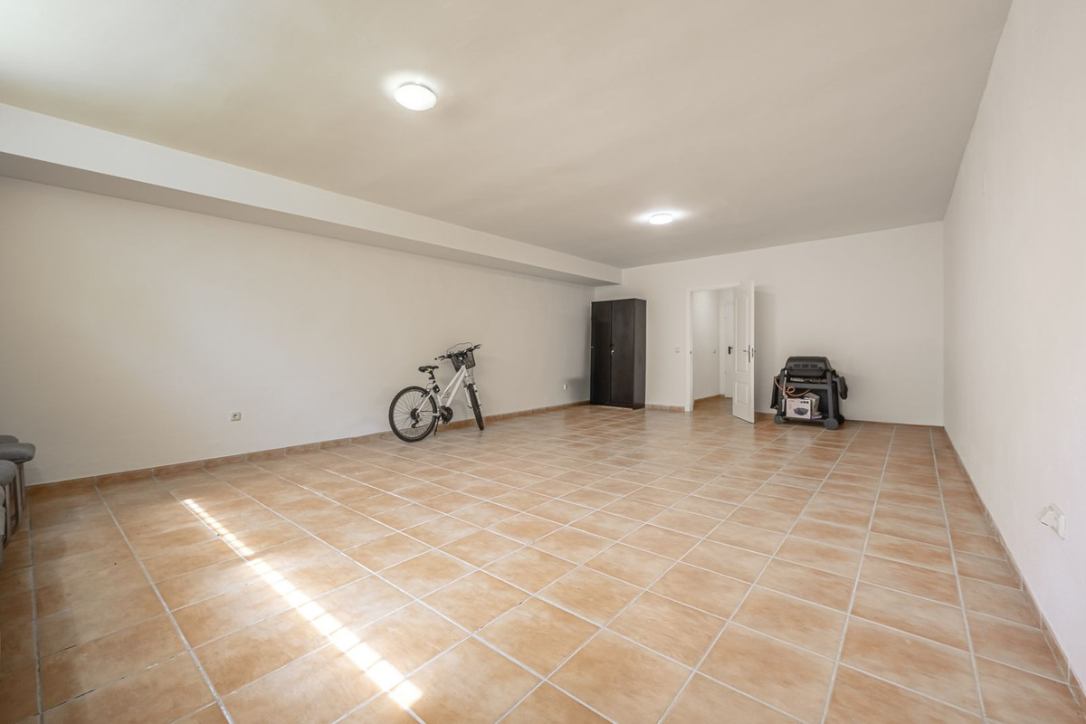 4 Bed Townhouse for sale in Nueva Andalucía Costa Del Sol, Málaga, Spain