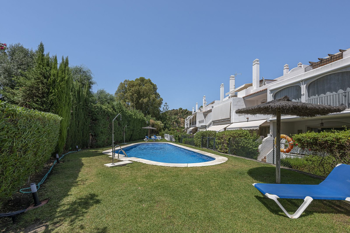 4 Bed Townhouse for sale in Nueva Andalucía Costa Del Sol, Málaga, Spain