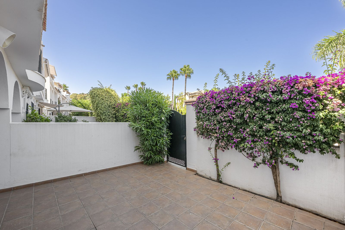 4 Bed Townhouse for sale in Nueva Andalucía Costa Del Sol, Málaga, Spain