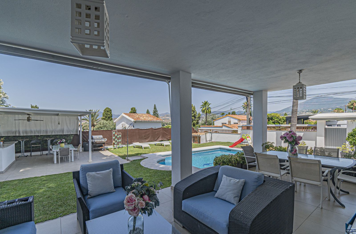 Se vende Villa - Chalet de 5 dormitorios en Costa Del Sol, Málaga, España