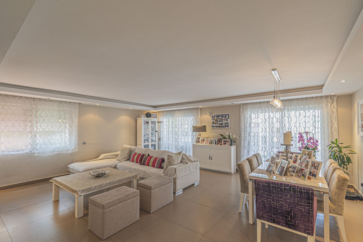 Se vende Villa - Chalet de 5 dormitorios en Costa Del Sol, Málaga, España