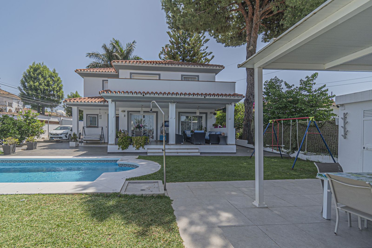 Se vende Villa - Chalet de 5 dormitorios en Costa Del Sol, Málaga, España