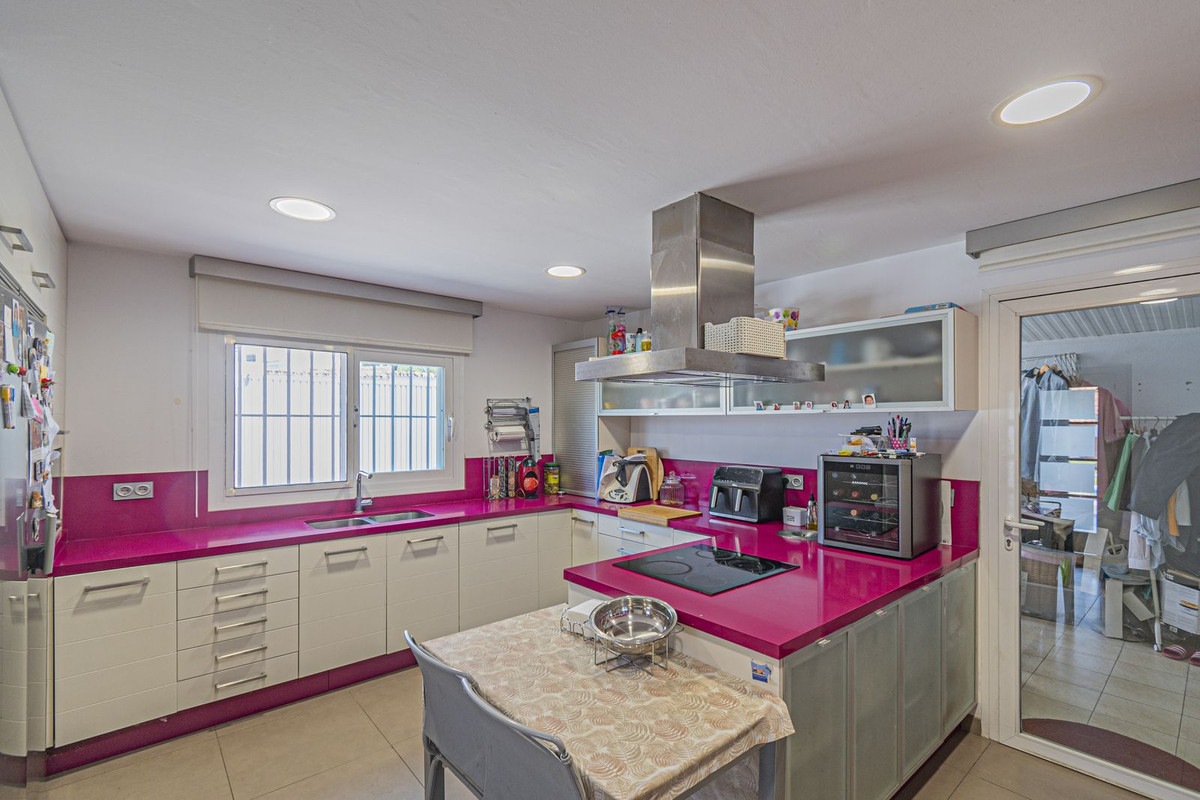Se vende Villa - Chalet de 5 dormitorios en Costa Del Sol, Málaga, España