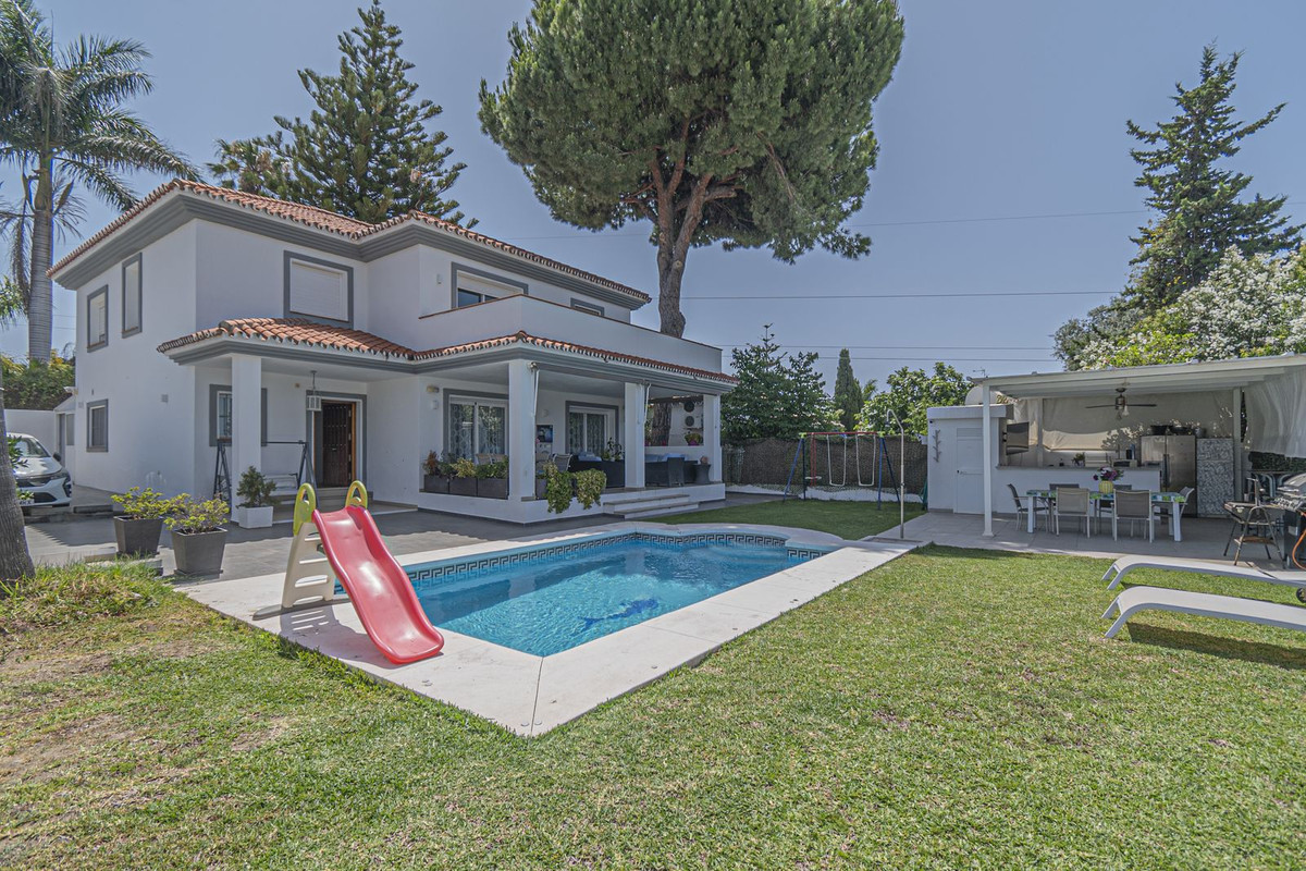 Se vende Villa - Chalet de 5 dormitorios en Costa Del Sol, Málaga, España