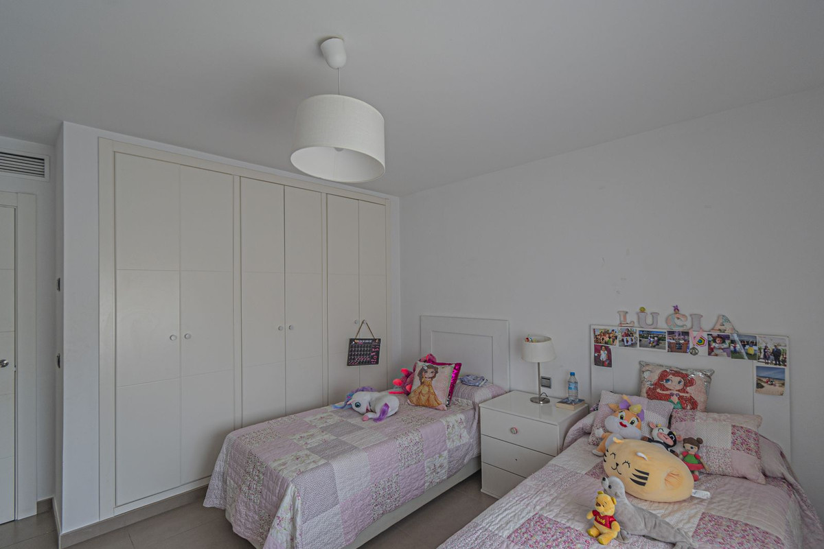 Se vende Villa - Chalet de 5 dormitorios en Costa Del Sol, Málaga, España