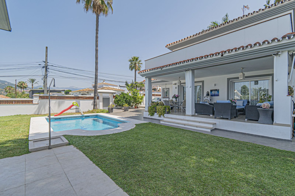 Se vende Villa - Chalet de 5 dormitorios en Costa Del Sol, Málaga, España