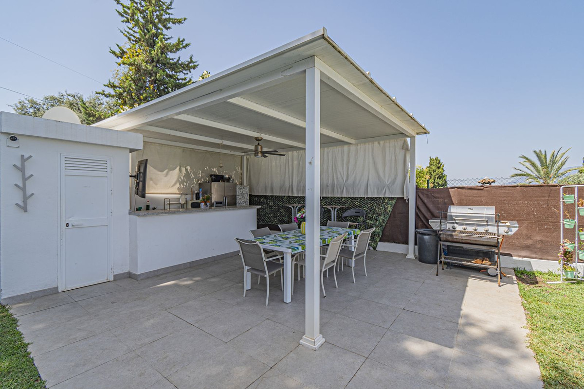 Se vende Villa - Chalet de 5 dormitorios en Costa Del Sol, Málaga, España