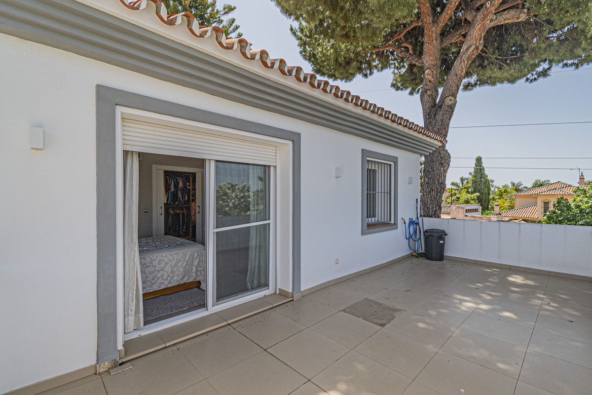 Se vende Villa - Chalet de 5 dormitorios en Costa Del Sol, Málaga, España