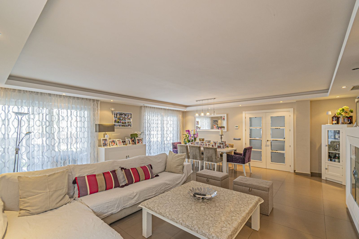 Se vende Villa - Chalet de 5 dormitorios en Costa Del Sol, Málaga, España